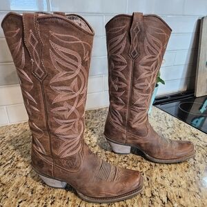 Ariat Western Cowboy Boots with Embroidered Design, Brown, 7.5